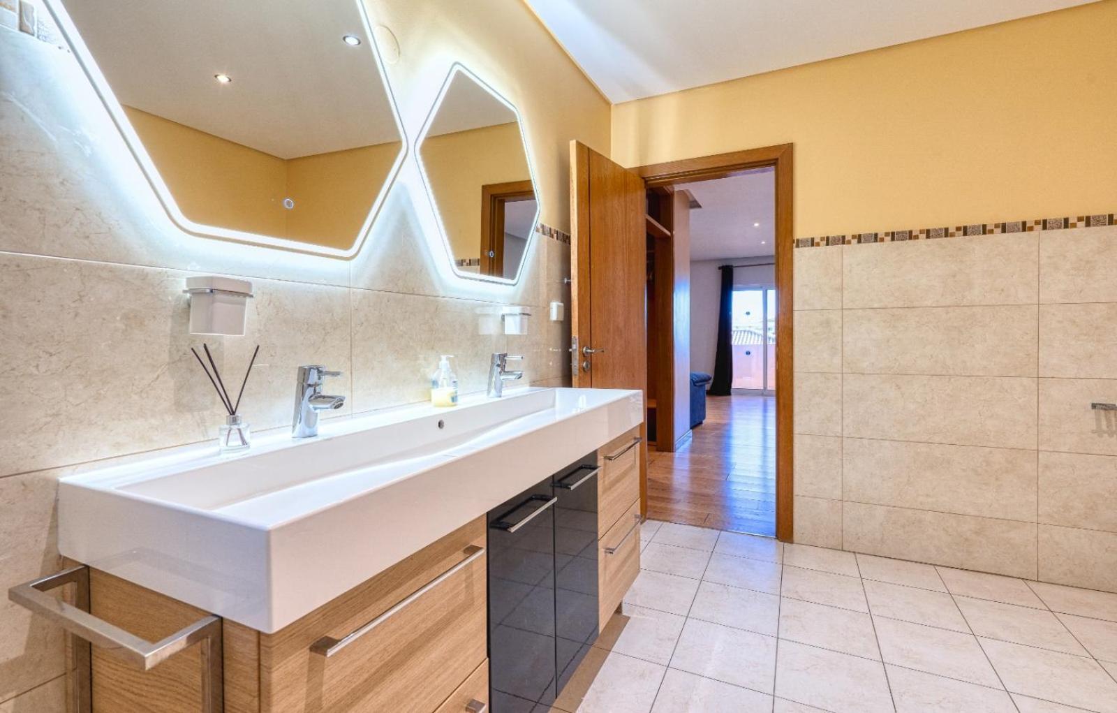 Full Private 300Sqm Villa Jacuzzi Heated Pool Ideal & Quiet Location Albufeira Luaran gambar